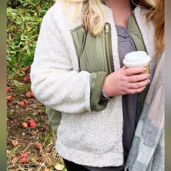 Free People NWOT Rivington Olive Green and Ivory Sherpa Jacket - Picture 4 of 4